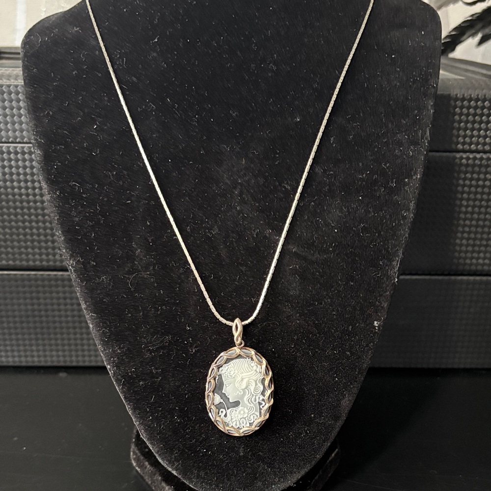 Silver cameo necklace